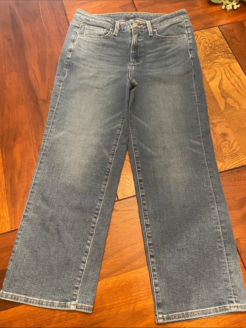 Chico's Medium Wash Wide-Leg Cropped Jeans C80